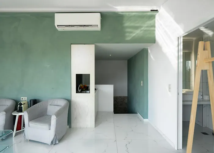 24K Athena Suites